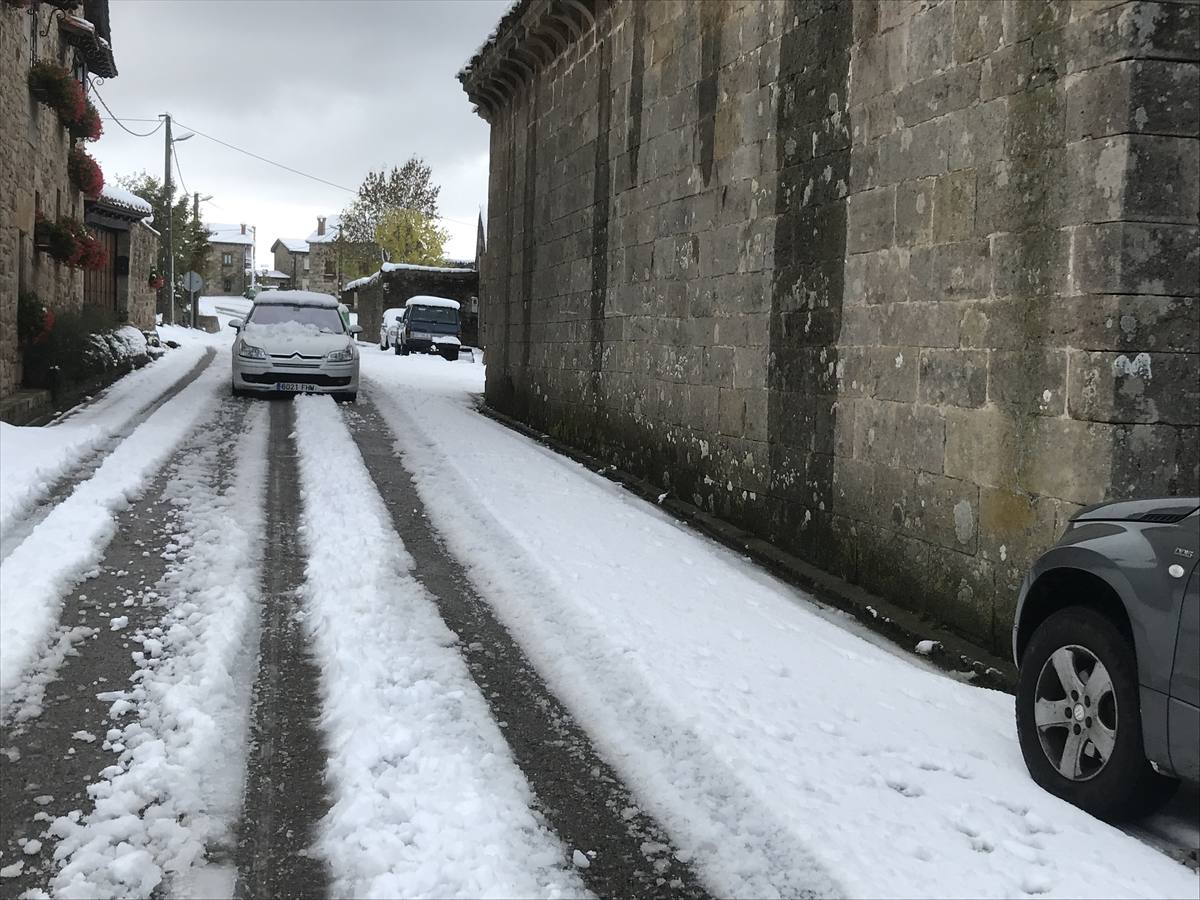 Las nevadas del fin de semana dejan impresionantes imágenes de pueblos teñidos de blanco en el sur de Cantabria. Desde Arroyo a Bustasur, un recorrido por estos paisajes de un invierno adelantado