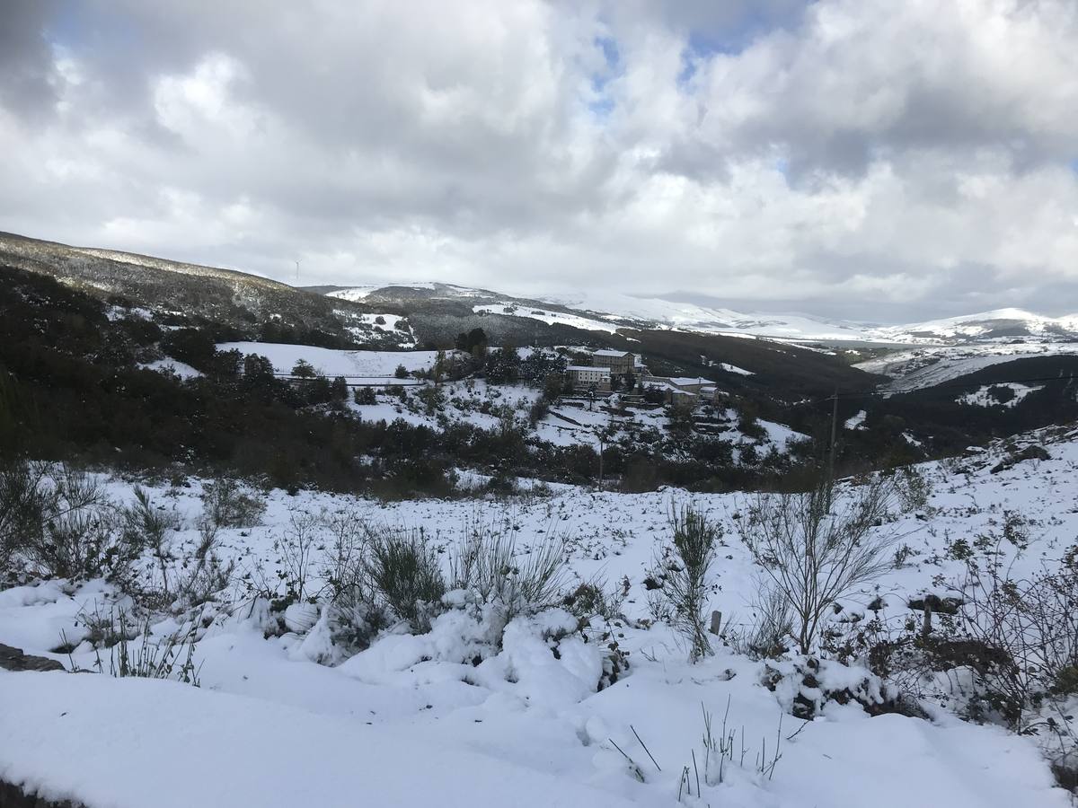 Las nevadas del fin de semana dejan impresionantes imágenes de pueblos teñidos de blanco en el sur de Cantabria. Desde Arroyo a Bustasur, un recorrido por estos paisajes de un invierno adelantado