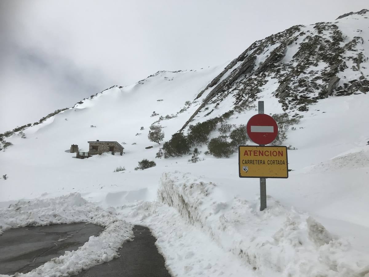 Fotos: La nieve cubre Brañavieja