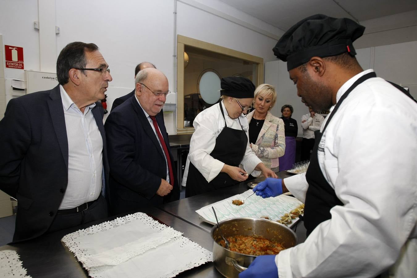 Fotos: Clausurado en Torrelavega un taller de empleo tras formar en hostelería a 30 parados de larga duración