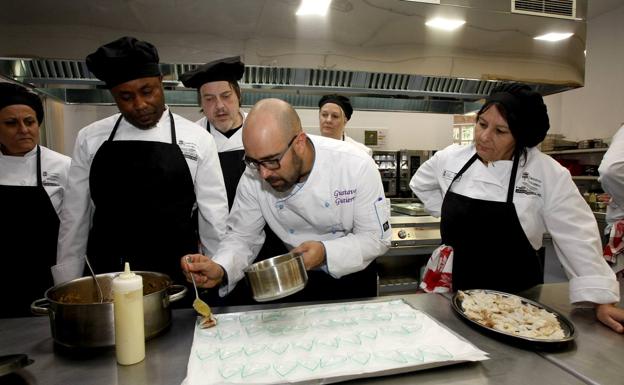 30 alumnos se forman en el segundo taller de empleo sobre cocina de Torrelavega