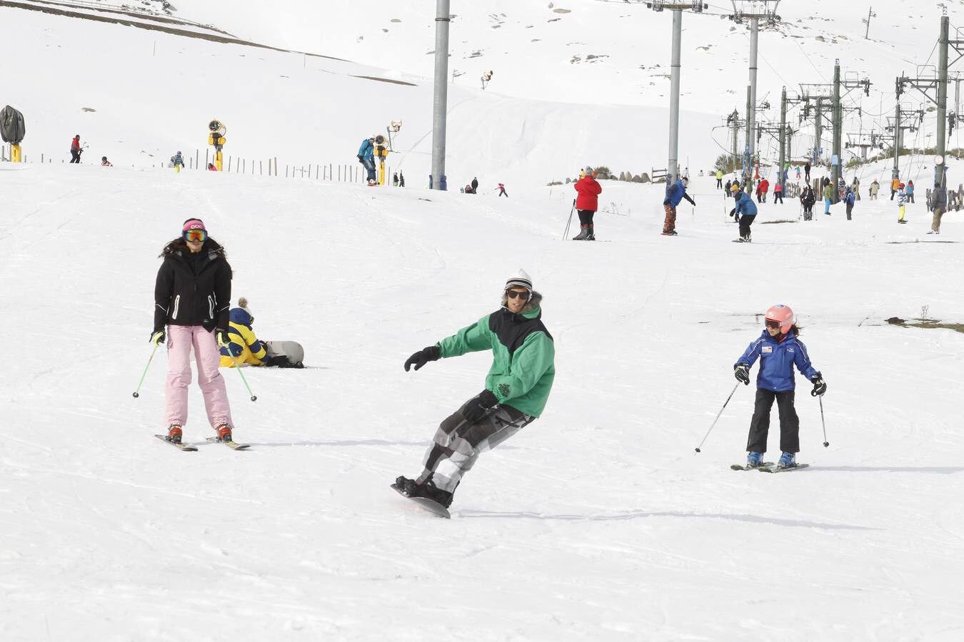 Fotos: Primeros esquiadores en la Estación de Alto Campoo