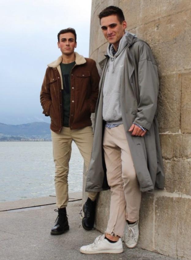 Pablo y Abel, con dos looks muy de tendencia en este otoño.