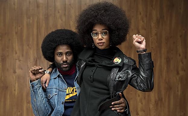 John David Washington y Laura Harrier, un policía y la líder de un sindicato universitario en 'Infiltrado en el KKKlan'.