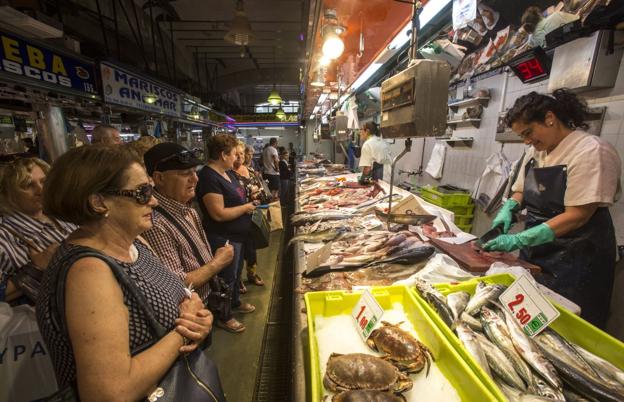 Pescaderías del Mercado de la Esperanza, en Santander. :: celedonio