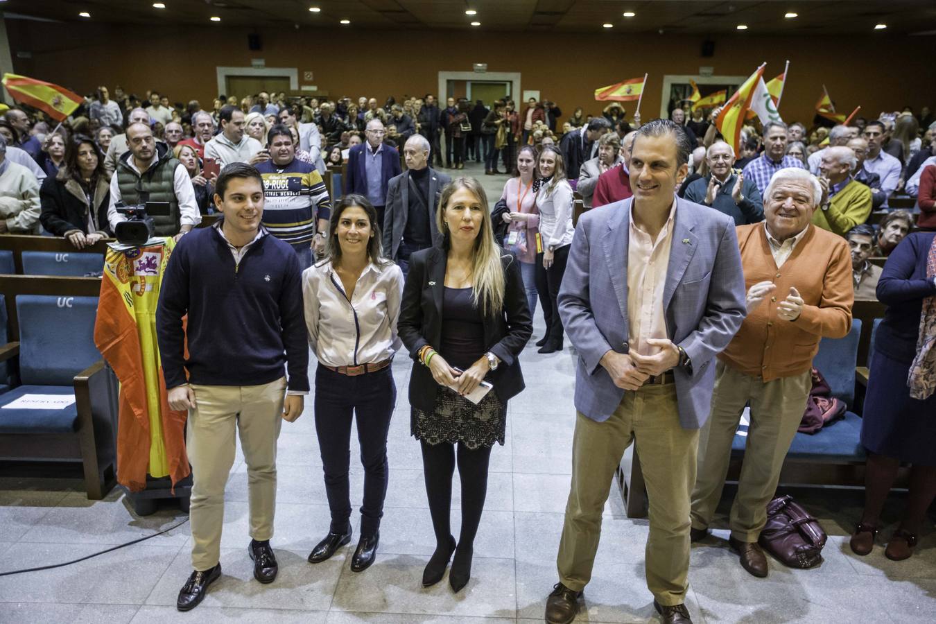 Fotos: Vox llena el Paraninfo de la UC en una acto protagonizado por Javier Ortega Smith
