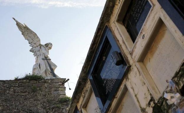 El Ángel Guardián sufre un continuo deterioro y precisa de una intervención. 