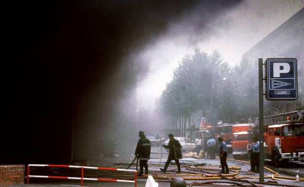 Imagen de archivo del atentado de ETA en el Hipercor de Barcelona, el 19 de junio de 1987.