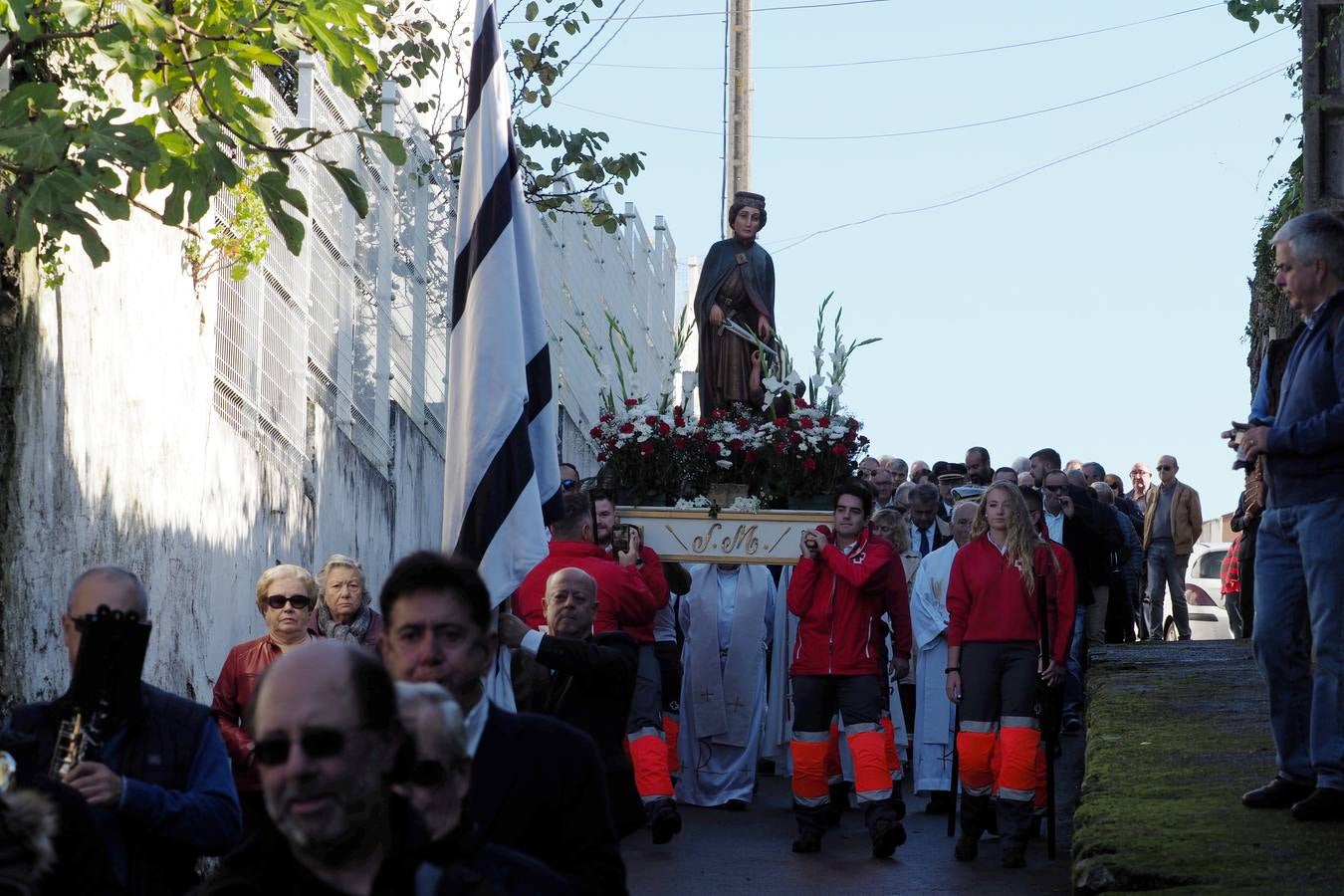 Laredo conmemora la festividad de San Martín, patrón de la Cofradía de Pescadores pejina. Los actos comenzaron en la iglesia de San Martín, donde se renovaron los cargos de la Cofradía, que ha donado 3.000 euros para reparar el tejado de la iglesia de Santa María. Después se celebró la tradicional procesión.