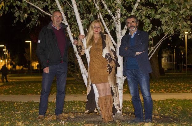 De izquierda a derecha Ignacio del Valle, Marta García y Guillermo Palomero, en Santander.