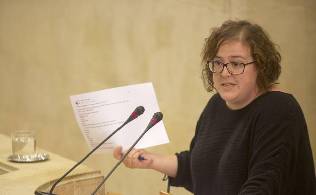 Verónica Ordóñez, durante una intervención ante el pleno del Parlamento de Cantabria, donde ahora es diputada. 