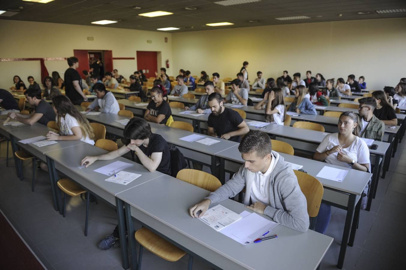 Imagen de archivo de alumnos de Bachillerato haciendo la prueba de la EBAU