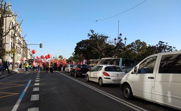 Trabajadores de Correos se concentran en Santander en defensa del servicio público