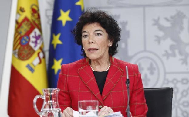 La portavoz del gobierno, Isabel Celáa, durante la rueda de prensa posterior al Consejo de Ministros.