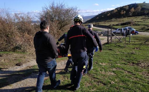 El hombre con fractura de pierna evacuado en Campoo de Suso.