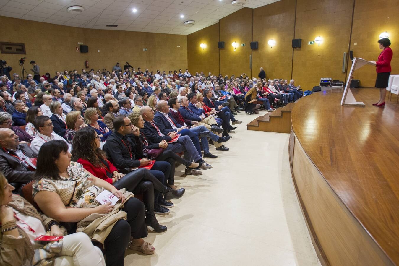 La ministra de Educación ha pedido salir a «sembrar ideas» para lograr un «resultado histórico» y ha destacado el «excelente cartel electoral» durante la apertura de la conferencia política 