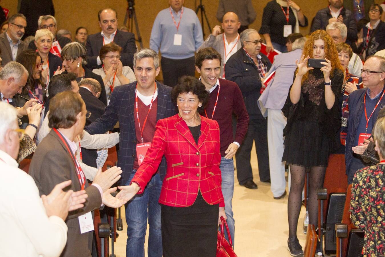 La ministra de Educación ha pedido salir a «sembrar ideas» para lograr un «resultado histórico» y ha destacado el «excelente cartel electoral» durante la apertura de la conferencia política 