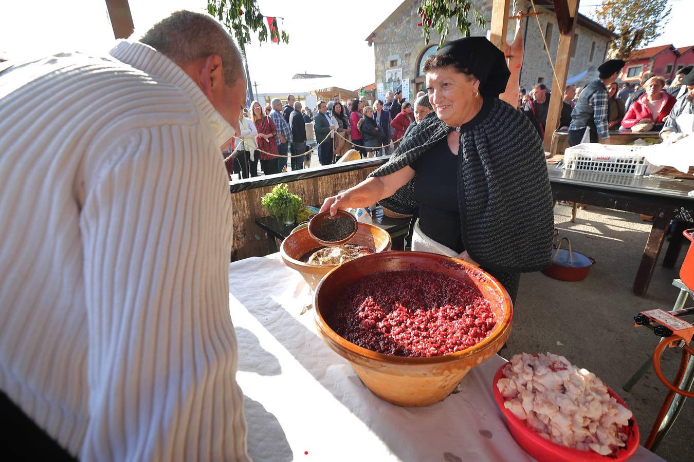 La villa cántabra se volcó con la celebración de su tradicional feria de la Alubia.