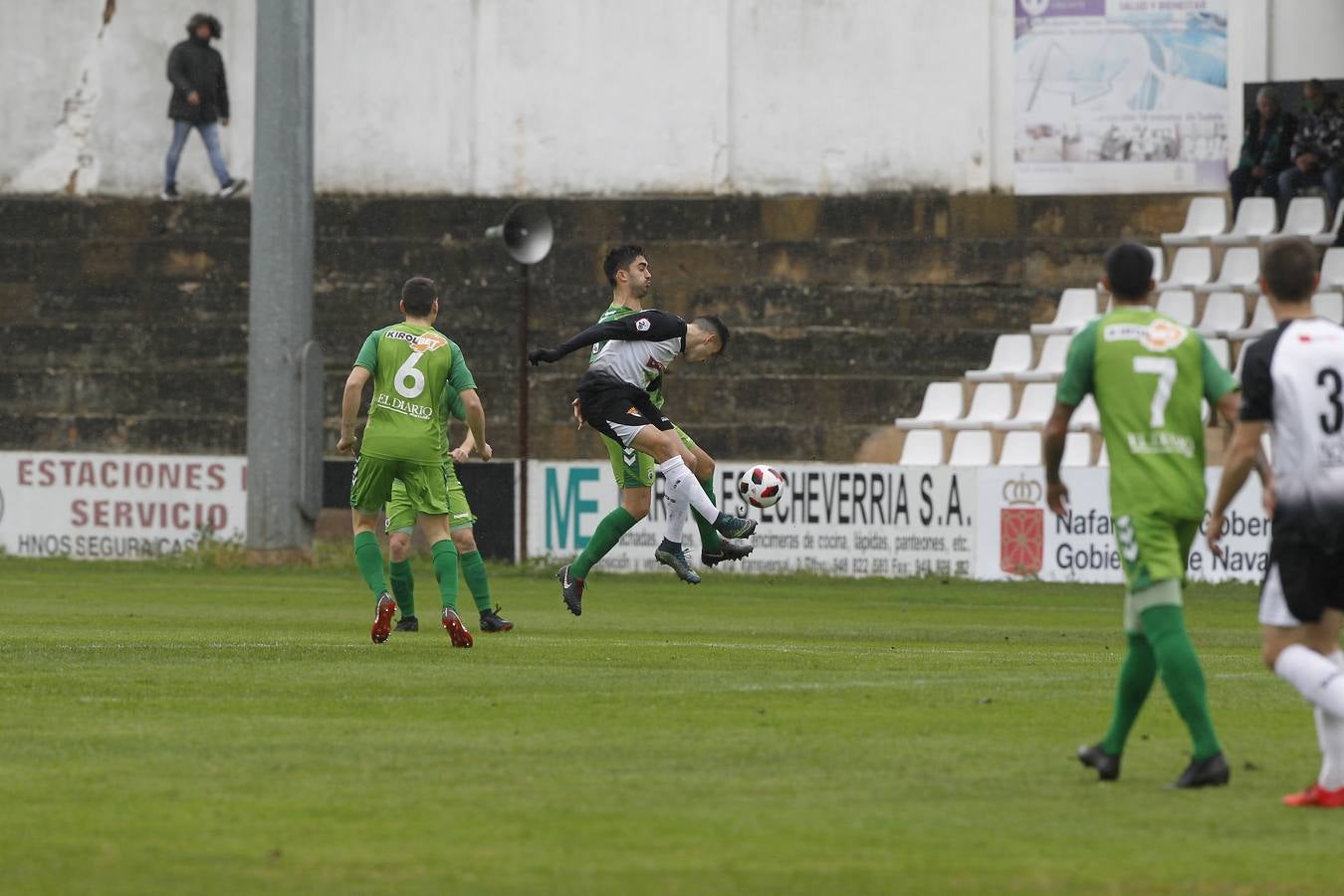 Fotos: El Racing busca la victoria en Tudela