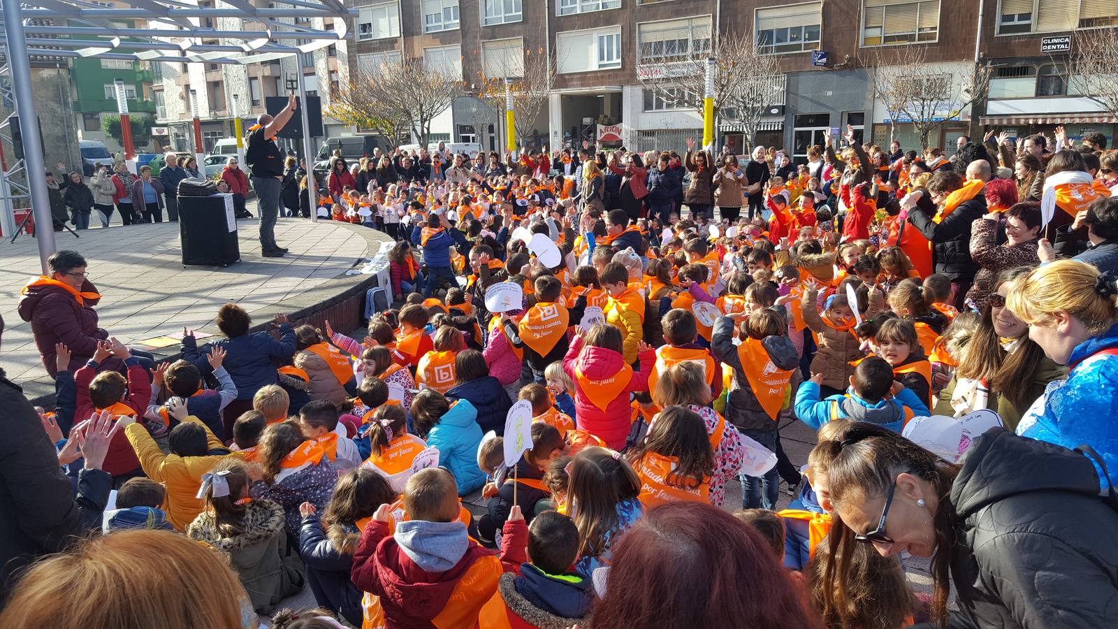 Los niños de Los Corrales y Cieza se manifiestan por las calles pidiendo mantener una tradición secundada en un bando por el Ayuntamiento