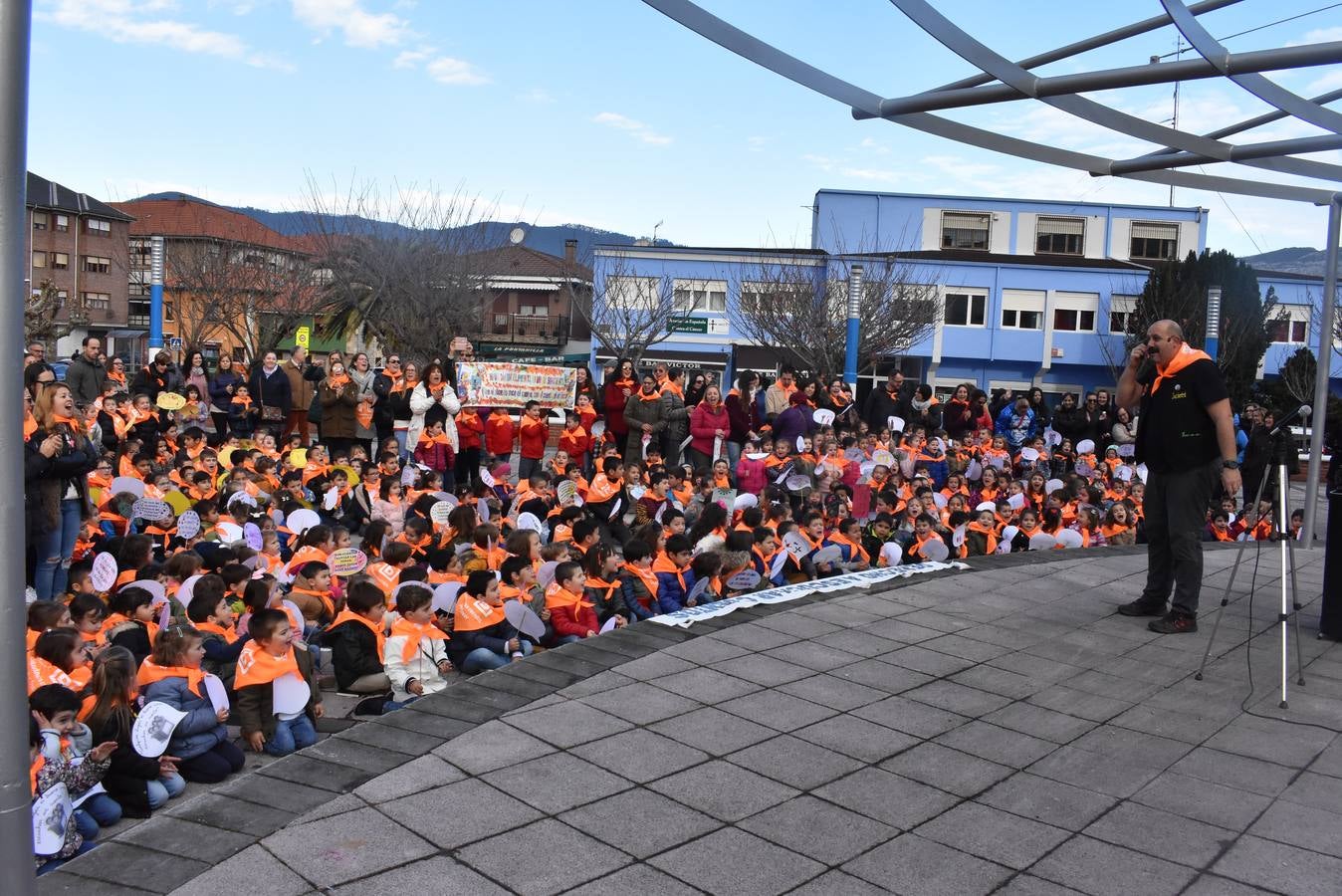 Los niños de Los Corrales y Cieza se manifiestan por las calles pidiendo mantener una tradición secundada en un bando por el Ayuntamiento