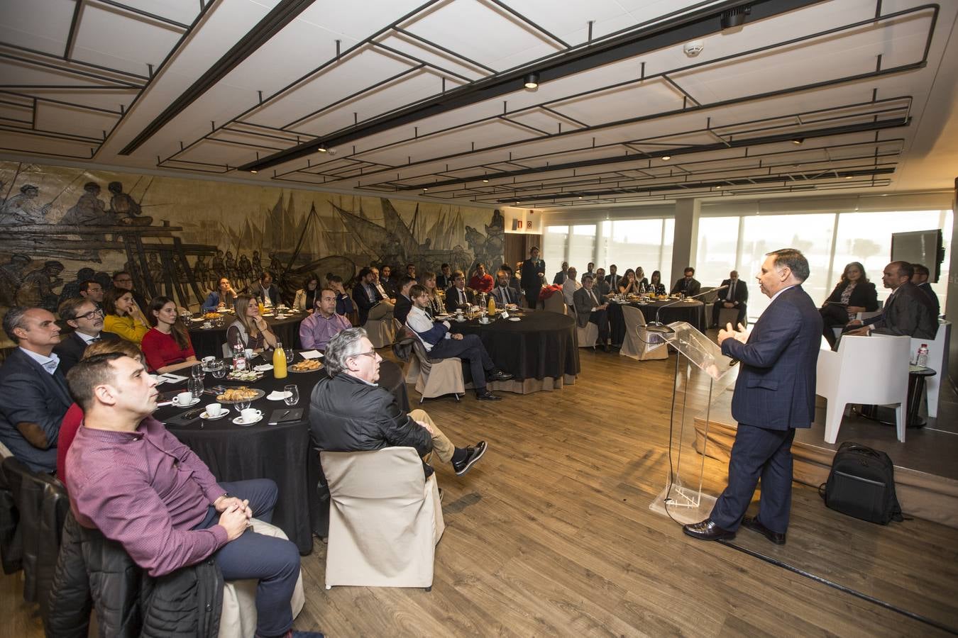 Javier Ponce, director del CDTI, junto con Marcos Díaz y José María Rotaeche, participa en el ciclo organizado por El Diario y Sodercán