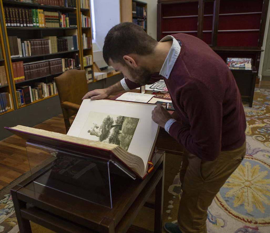 La edición magna de la Constitución de 1978 de la Biblioteca Nacional.