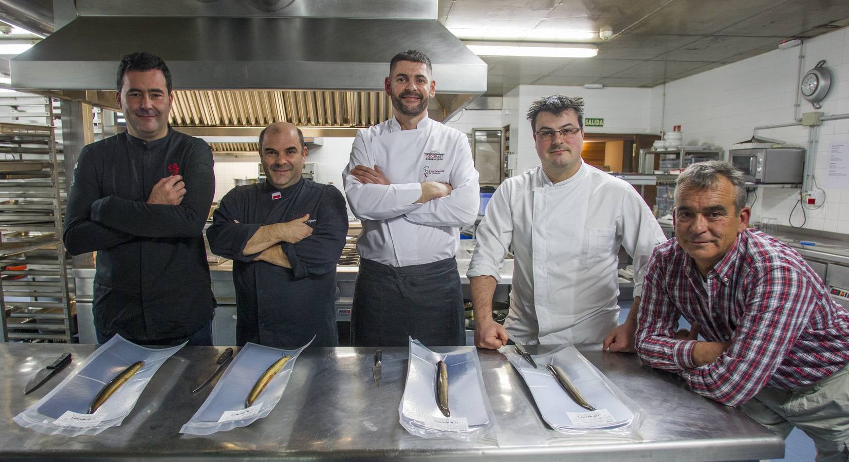 Amadeo Rodríguez lidera un proyecto que emprendió tras dejar de pescar angulas y que pretende la repoblar los ríos cántabros. Toni González, Juanma España, José Antonio Llorente y Cristian Cacho le acompañaron en la presentación del pruyecto