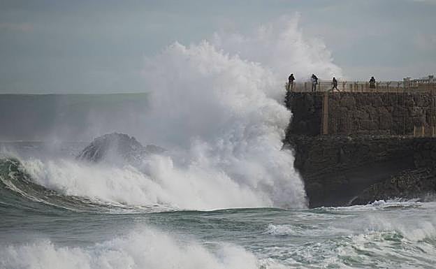 Cantabria estará mañana en alerta amarilla por oleaje