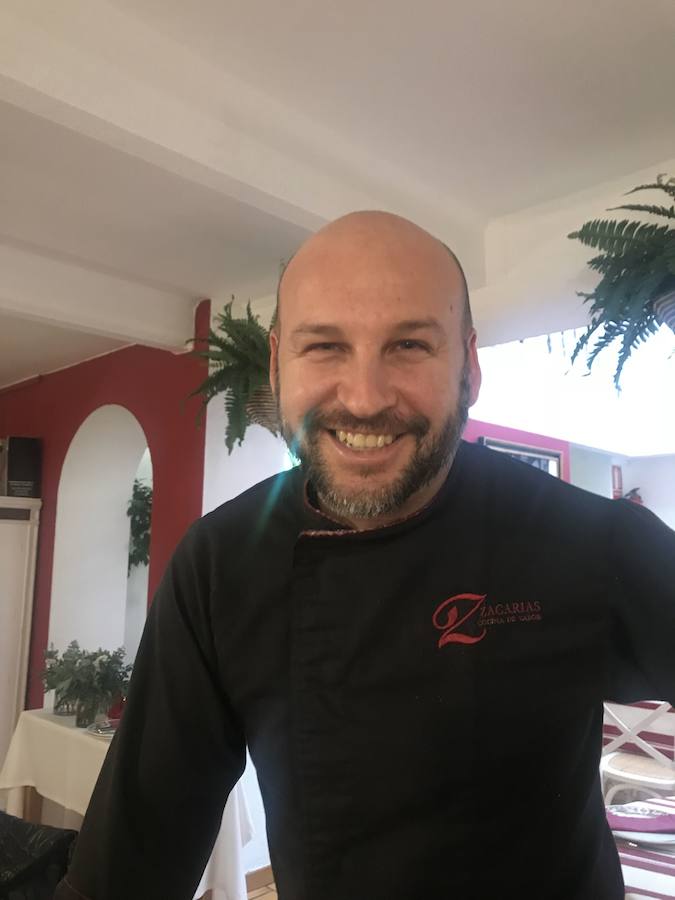 Zaca Puente es el jefe de cocina de Zacarías.