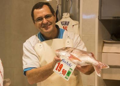 Imagen secundaria 1 - El besugo, a 34 euros a un mes de Navidad