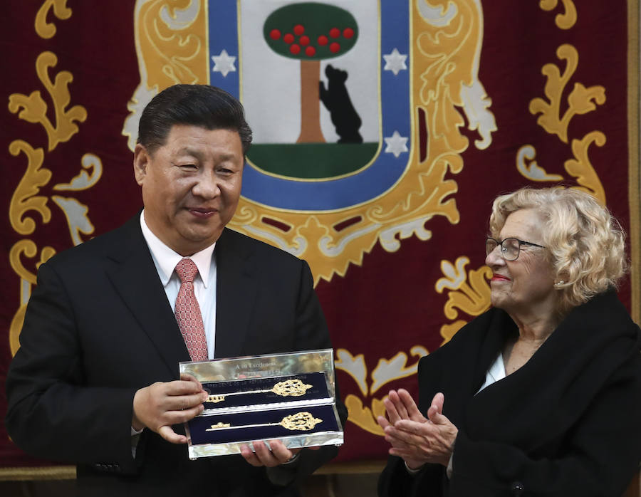 Recibimiento oficial de los Reyes al presidente de la República Popular China, Sr. Xi Jinping y su esposa, Peng Liyuan, en el Palacio Real de Madrid.