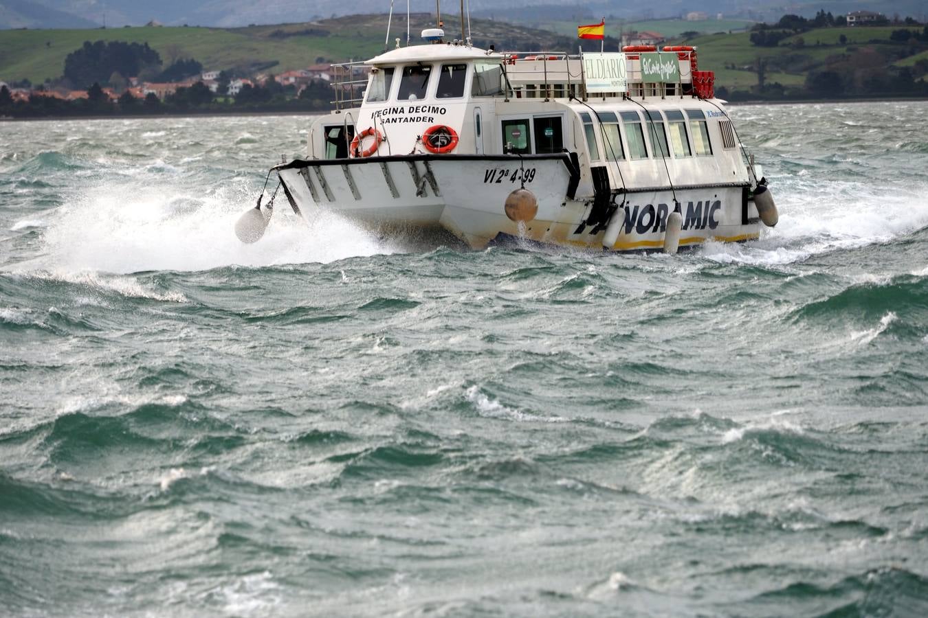 Así está hoy la bahía de Santander, azotada por el viento Sur