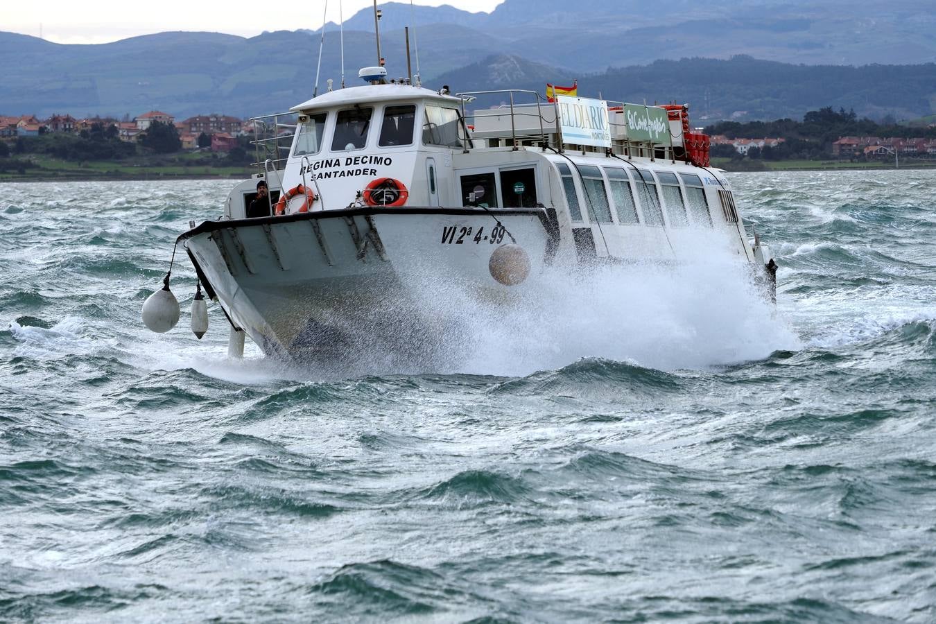 Así está hoy la bahía de Santander, azotada por el viento Sur