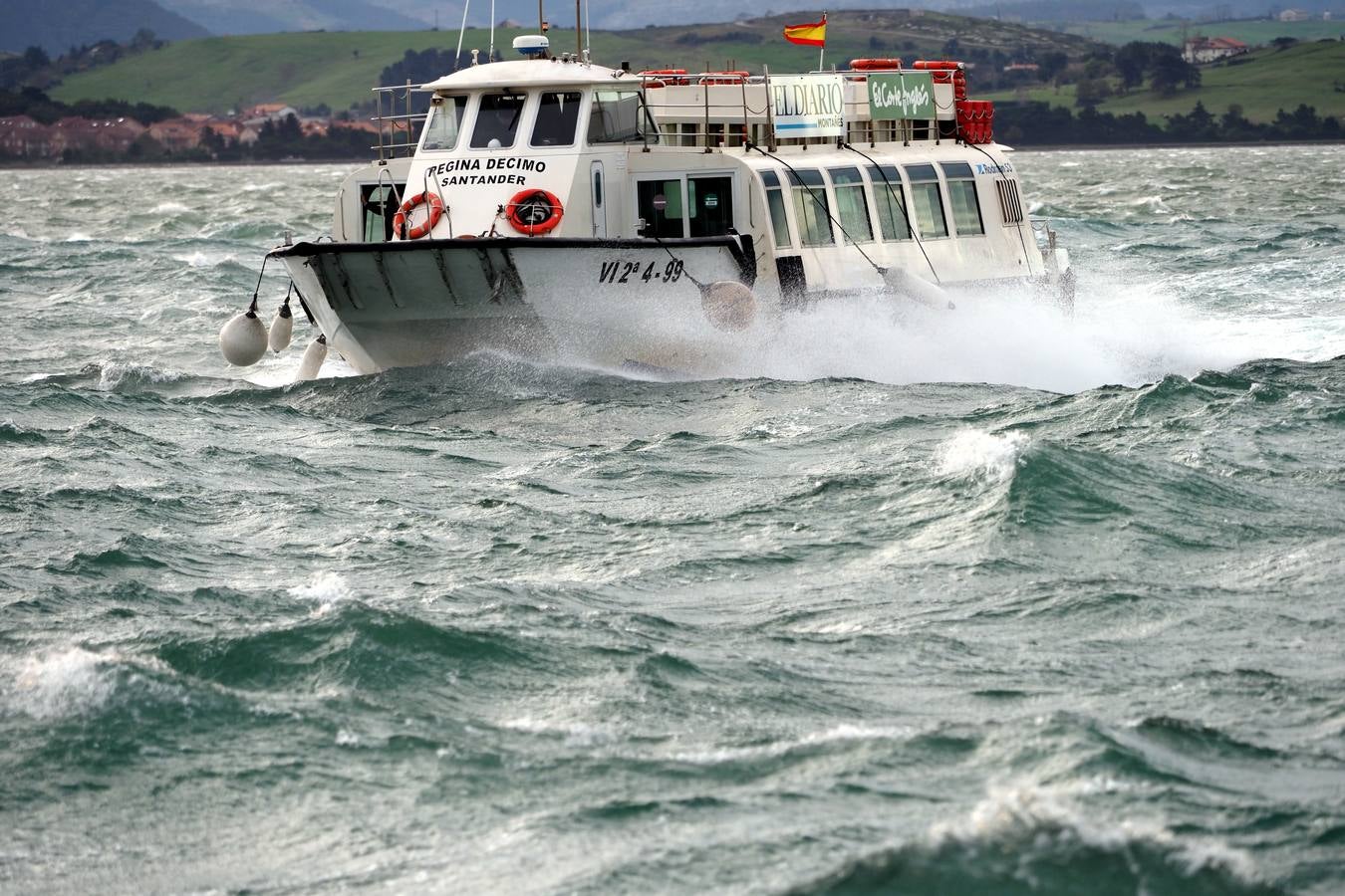 Así está hoy la bahía de Santander, azotada por el viento Sur