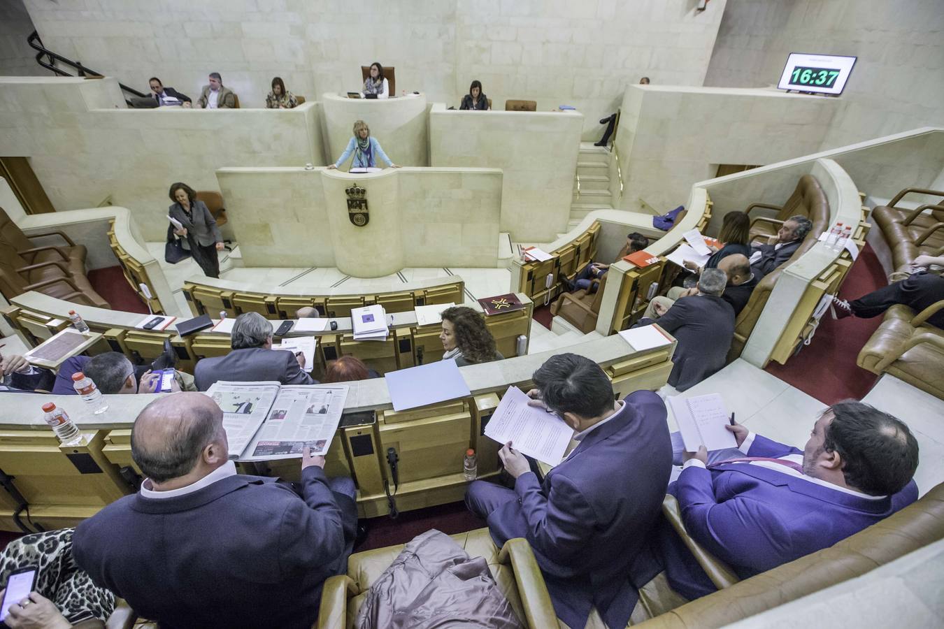 Fotos: Pleno del Parlamento de Cantabria para debatir el proyecto de Ley de derechos de las personas con discapacidad