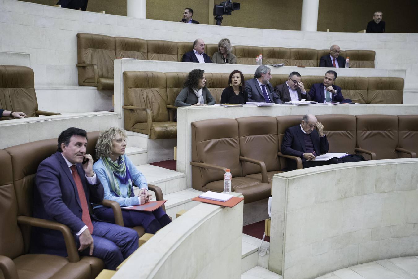 Fotos: Pleno del Parlamento de Cantabria para debatir el proyecto de Ley de derechos de las personas con discapacidad