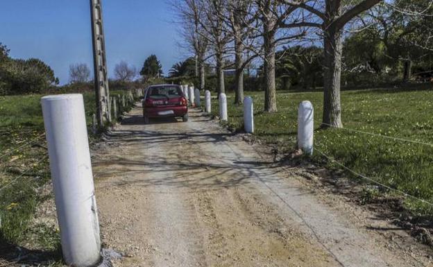 150 metros de asfalto. En 2011 en Mogro los ladrones se llevaron 150 metros cuadrados de asfalto de la carretera de la calle Mies del Mar. 