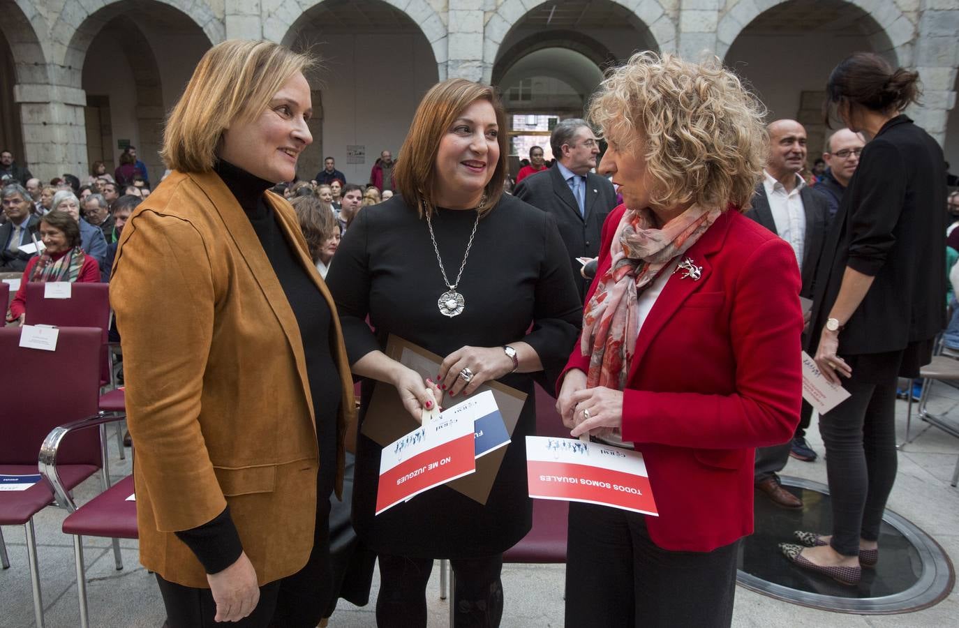 El Parlamento de Cantabria acoge los actos conmemorativos del Día Internacional y Europeo de las personas con discapacidad. Organizados por el Comité de Entidades representantes de Personas con Discapacidad de Cantabria (CERMI Cantabria), el evento congrega a personas con discapacidad y sus familias, voluntarios, profesionales y representantes de las instituciones y entidades de la región.