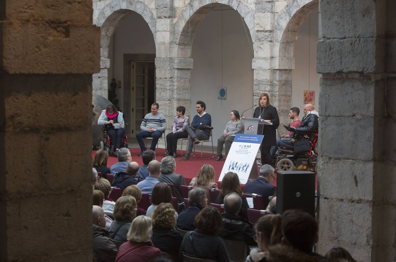 El Parlamento de Cantabria acoge los actos conmemorativos del Día Internacional y Europeo de las personas con discapacidad. Organizados por el Comité de Entidades representantes de Personas con Discapacidad de Cantabria (CERMI Cantabria), el evento congrega a personas con discapacidad y sus familias, voluntarios, profesionales y representantes de las instituciones y entidades de la región.