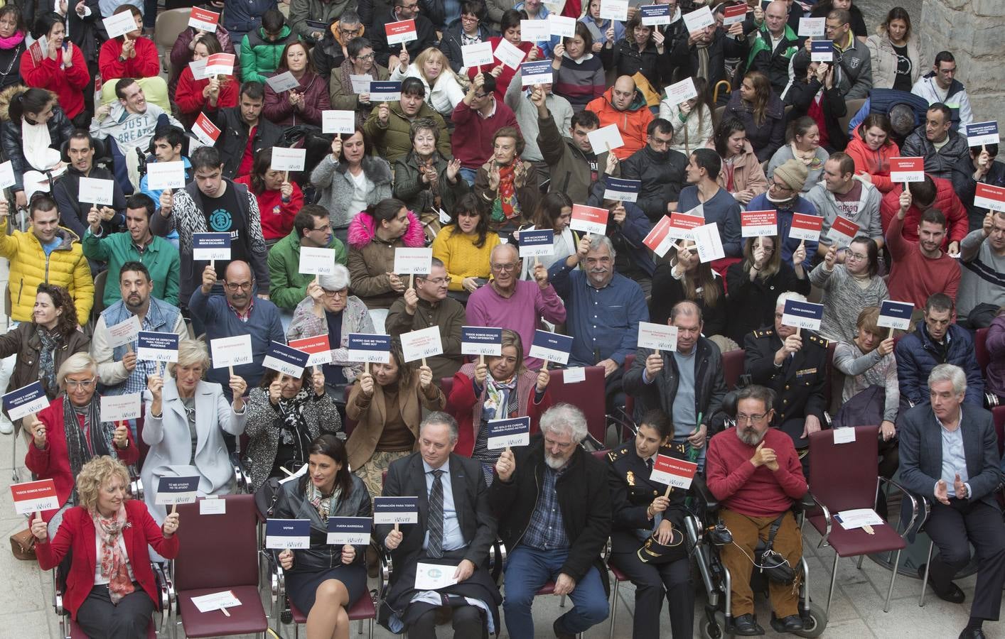 El Parlamento de Cantabria acoge los actos conmemorativos del Día Internacional y Europeo de las personas con discapacidad. Organizados por el Comité de Entidades representantes de Personas con Discapacidad de Cantabria (CERMI Cantabria), el evento congrega a personas con discapacidad y sus familias, voluntarios, profesionales y representantes de las instituciones y entidades de la región.