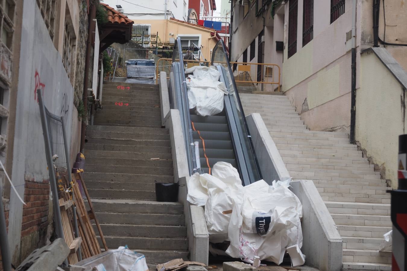 Fotos: Así son las tripas de las escaleras mecánicas del Gurugú