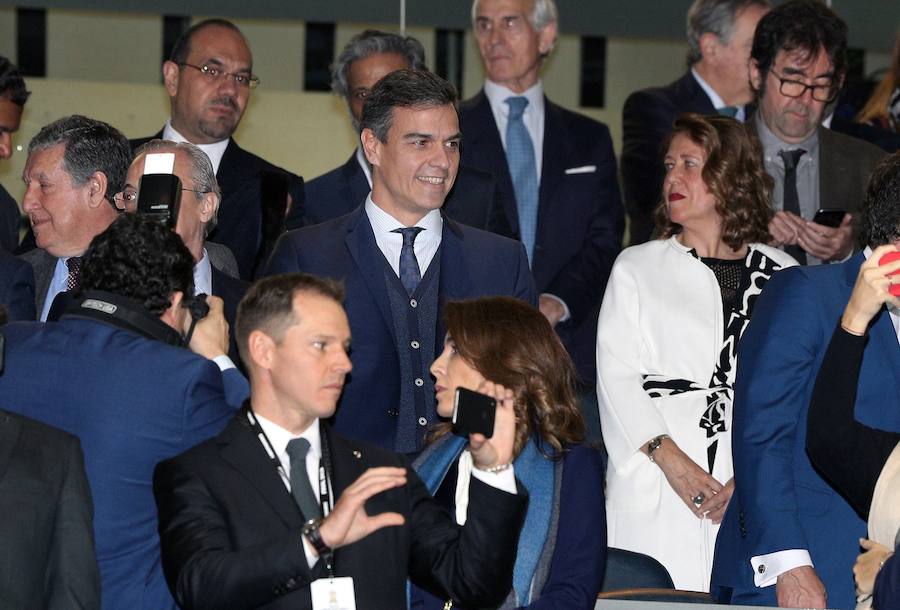 Fotos: Las aficiones de River y Boca llenan de color el Santiago Bernabéu