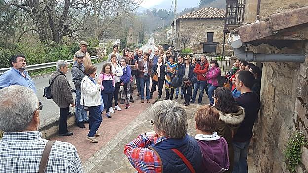 La ruta de Miguel Delibes concita a muchas personas interesadas en su libro 'El Camino'. 