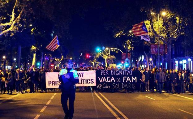 Los CDR llaman a la «batalla» el próximo 21-D durante el Consejo de Ministros en Barcelona