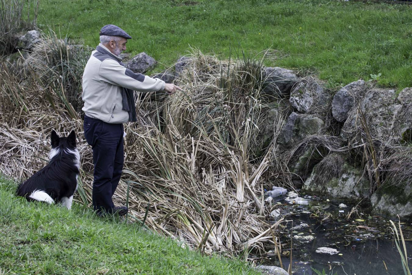 Fotos: Denuncian vertidos incontrolados en la Ría de Raos