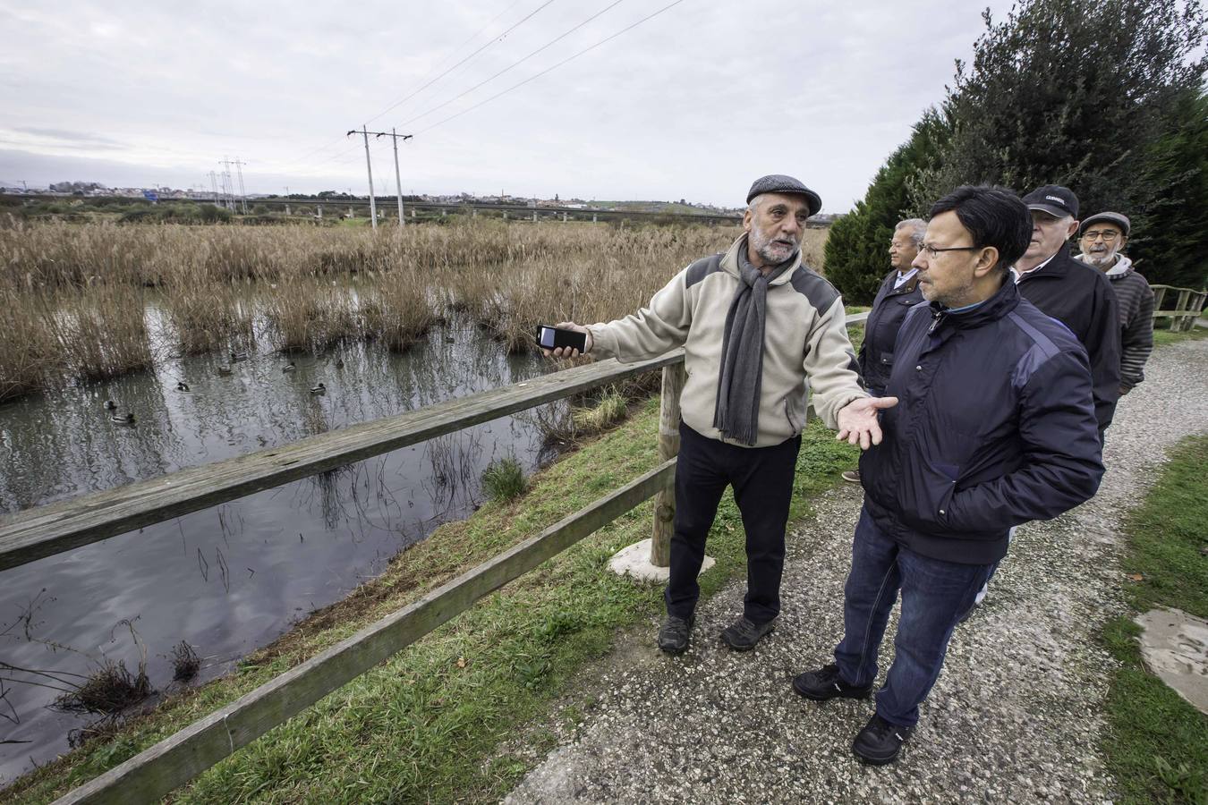 Fotos: Denuncian vertidos incontrolados en la Ría de Raos