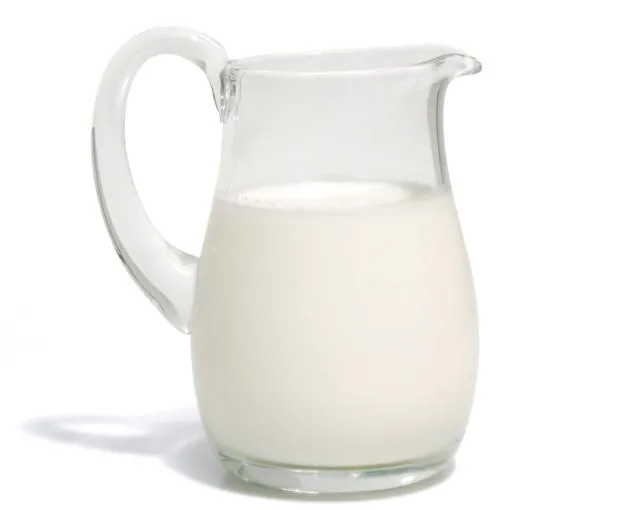 De la leche cruda se obtiene nata y mantequilla.