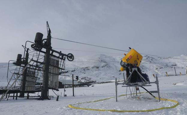 Alto Campoo «mira al cielo» a la espera de nieve y sin previsión de apertura