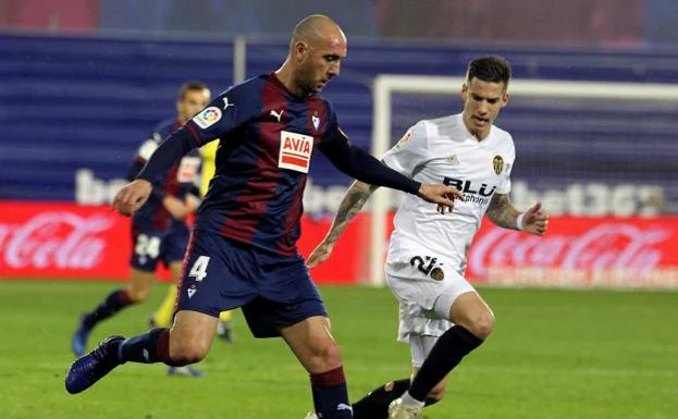 Igualada entre Eibar y un Valencia abonado al empate